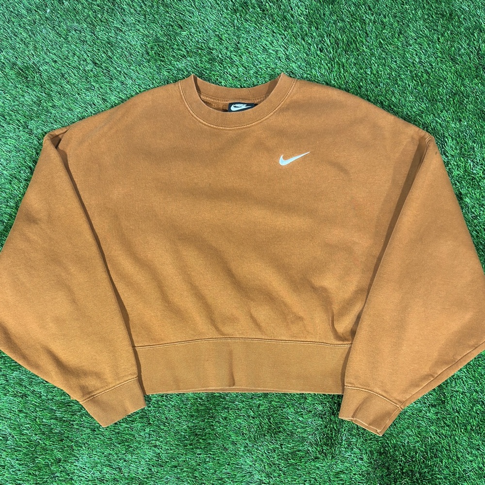 Nike Sweatshirt Womens Small Brown Sportswear Essential Oversized Fleece Cropped
